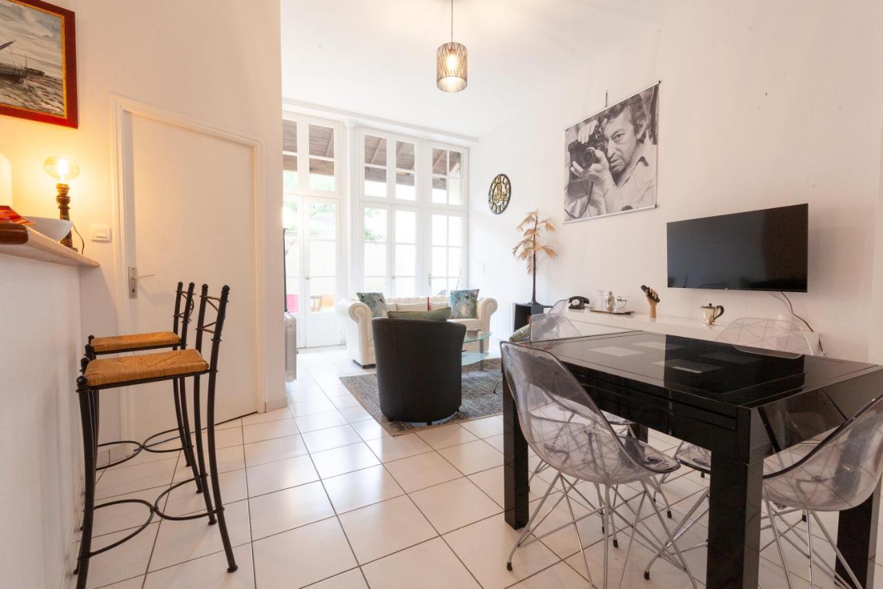 Le Patio - Hypercentre - Cour Au Calme - Wifi Apartment Vannes Ngoại thất bức ảnh